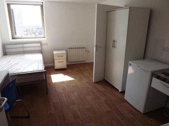 Studio to rent - Photo 1