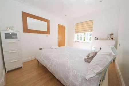 Brockley Court, Winchmore Hill, N21 - Photo 3