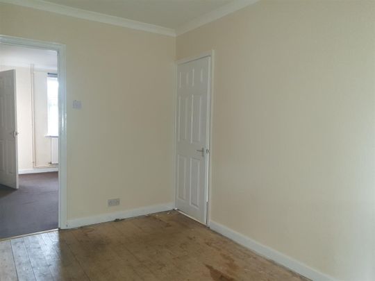 3 Beds - Semi-detached house - - Photo 1