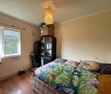 2 bedroom Flat - Roe Green Lane, Hatfield - Photo 3