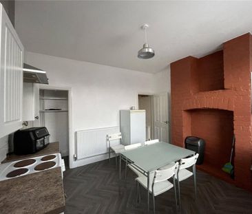 3 bedroom semi-detached house to rent - Photo 6