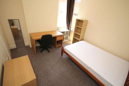 3 bedroom maisonette to rent - Photo 2