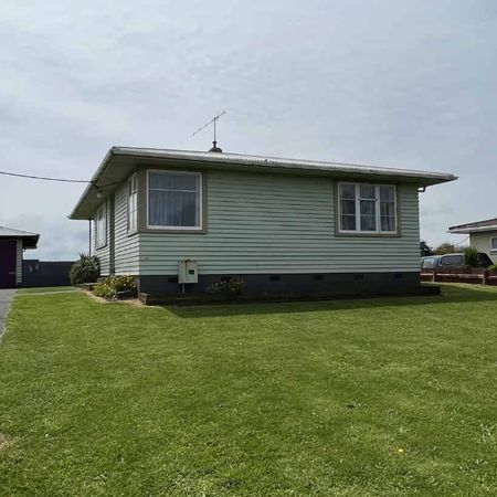 Tidy 2 Bedroom Home - Photo 4