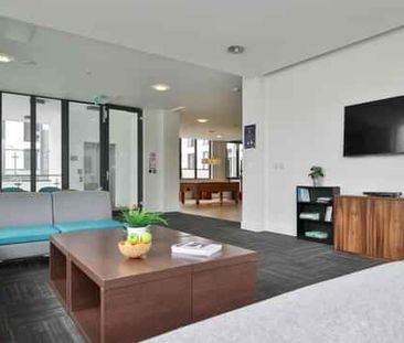 Silver En Suite, Abacus House, Brighton - Photo 1