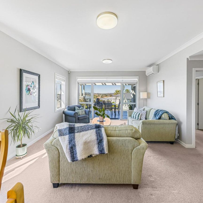 Modern Top-Floor Apartment in Prestigious ... - Photo 1