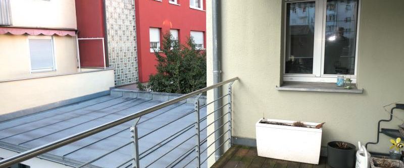 N-Gärten b. Wöhrd: 2,5-Zi-Whg (1. OG im Rückgebäude), EBK,Tageslichtbad m. Badew. u. Dusche, Balkon - Photo 1