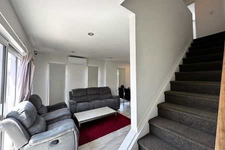 Convenient & Low-Maintenance Townhouse in Prime Central Location - Photo 4