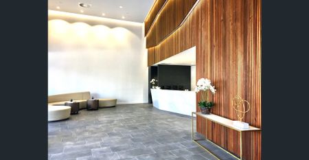 Stunning Furnished 2 Bedroom Contemporary Apartment in South Brisbane - Photo 2