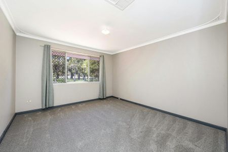 Charming Home in Super Central Mandurah Location - Photo 5