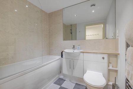 2 bedroom flat to rent - Photo 2