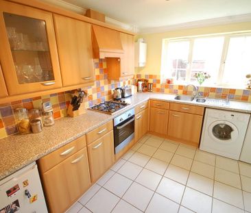 4 bedroom detached house to rent - Photo 4