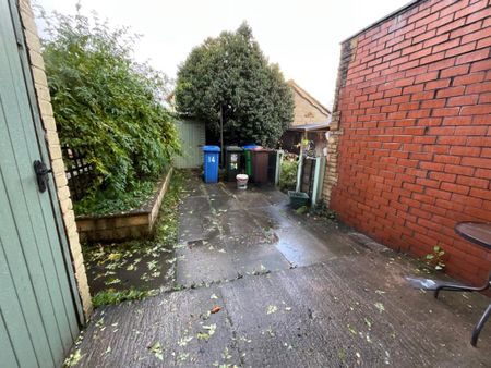 2 bedroom terraced house to rent - Photo 3