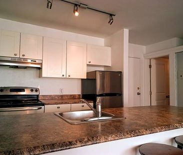 Prime Yaletown location, close to beach, available now - Photo 3