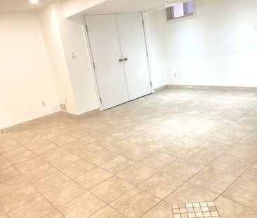 For Lease - 18 Sandfield Drive Unit# Basement, Aurora, Ontario - Photo 3