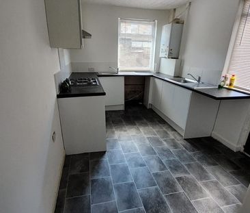 3 Bed Terraced House, Warren Street, M7 - Photo 2