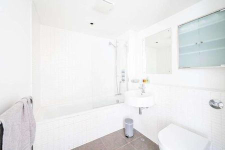 Falcon Wharf, Battersea, SW11 - Photo 5