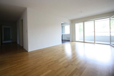 4.5-Zimmer-Wohnung mit Balkon in zentraler Lage zu vermieten - Photo 2