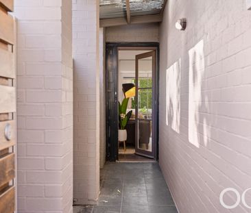 Open the Door To Classy Cosmopolitan Living - Photo 3