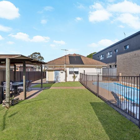 Well Presented&comma; 3 Bedroom Family Home&excl; - Photo 3