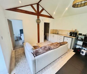 4 bedroom semi-detached house to rent - Photo 2