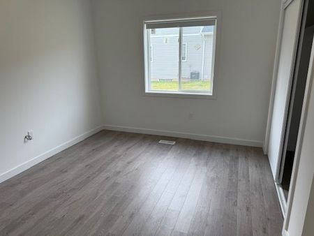 For Lease - 32 Waterleaf Trail, Welland, Ontario - Photo 3