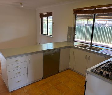Great location, close to public transport, river and shops. - Photo 3