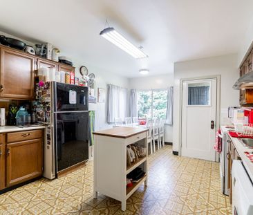 Charming 4-Bed Home in Cambie Village – Prime Location - Photo 5