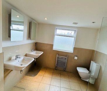 Room in a Shared House, Aslett Street, SW18 - Photo 4