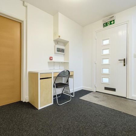 1 bedroom in a house share to rent - Photo 4