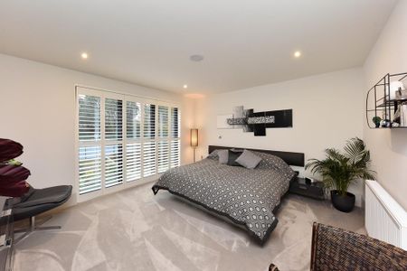 5 bedroom semi-detached house to rent - Photo 4