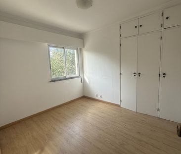 Apartamento T2 para Arrendamento no Monte Estoril - Photo 1