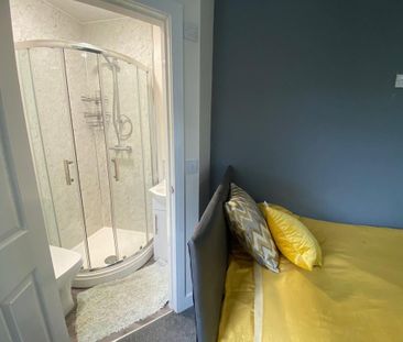1 bedroom in a house share to rent - Photo 1