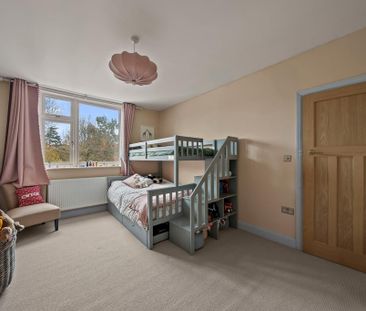 4 bedroom semi-detached house to rent - Photo 5