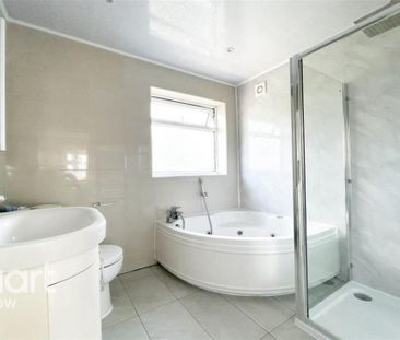 3 bedroom end of terrace house to rent - Photo 3