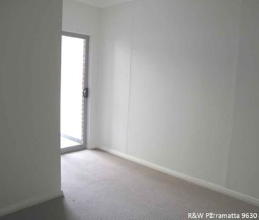 SPLIT-LEVEL 2 BEDROOM APARTMEN - Photo 5
