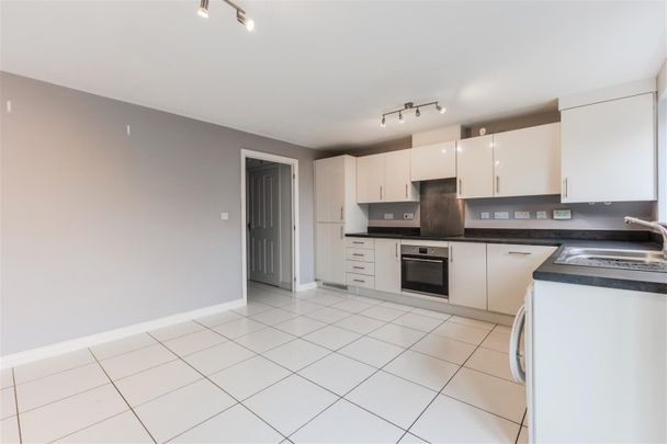 Poppy Close, Evesham - Photo 1