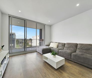 Modern Two-Bedroom Apartment in Prime Location - Photo 1