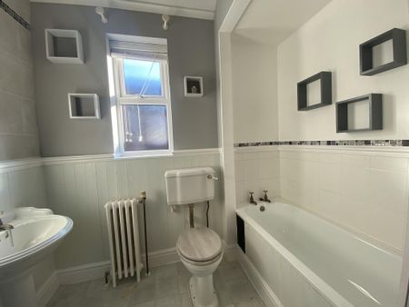 4 bedroom semi-detached house to rent - Photo 4