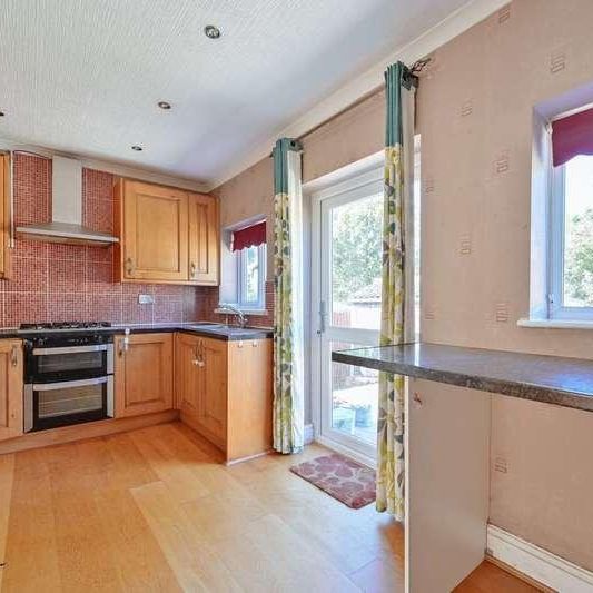 Hobbs Hill, Hp, Hemel Hempstead, HP3 - Photo 1