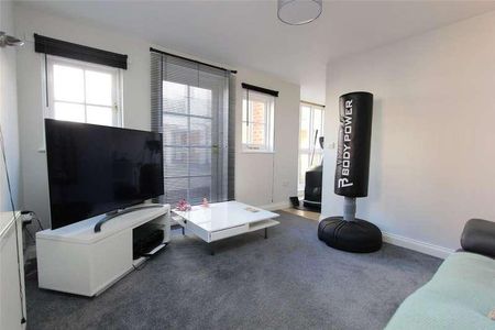 Winterbon Mews, Rochford, Essex, SS4 - Photo 2