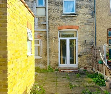 Room in a Shared House, Milverton Gardens, IG3 - Photo 1
