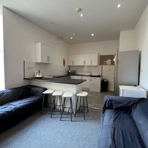8 Bedroom | Flat 6, Richmond Lodge, PL4 6HN - 8 Bed! - Photo 1