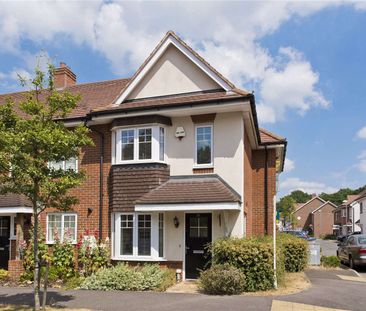 A well-presented 3 bedroom end of terrace house in a popular cul de... - Photo 1