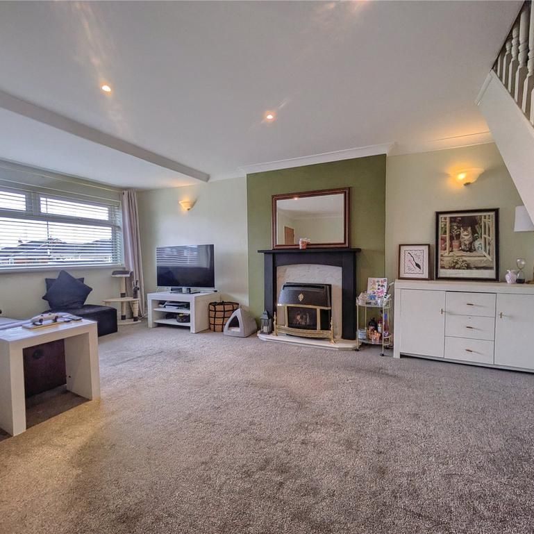 2 bedroom end of terrace house to rent - Photo 1