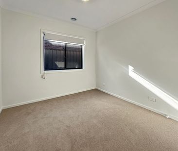 Modern Comfort and Style in the Heart of Kalkallo - Photo 5