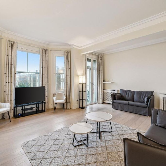 4 bedroom flat to rent - Photo 1