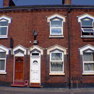 3 BEDROOM NEWLY REFURBISHED TERRACED HOUSE IN SHELTON, STOKE - Photo 2