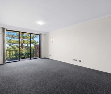 Studio unit within walking distance to station & shops - Photo 1
