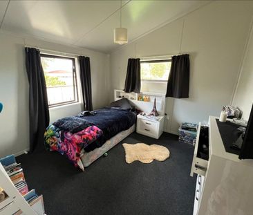 Three-bedroom Aramoho home - Photo 2