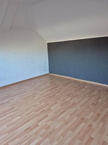 II 2- Zimmer Dachgeschoss-Maisonette mit EBK, Balkon und TG-Stellplatz II frei ab sofort - Photo 5